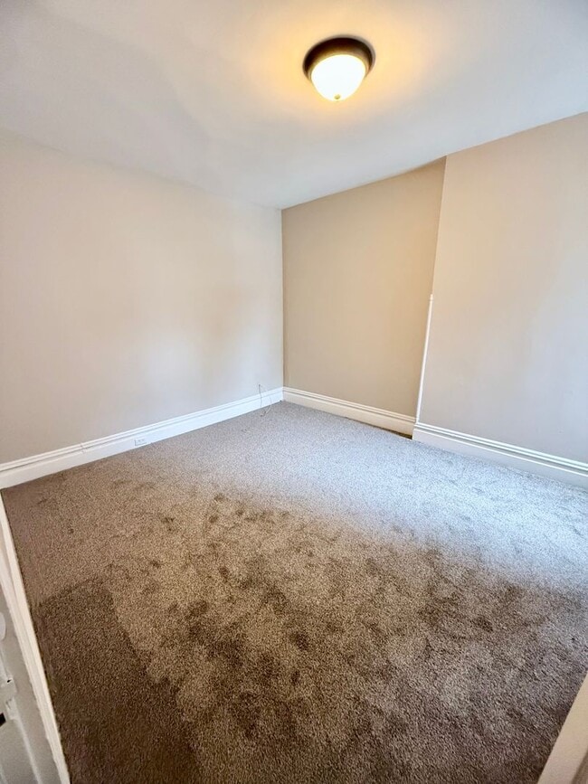 Building Photo - Charming & Spacious Historic 5-Bedroom Home for Rent in Carlisle, PA