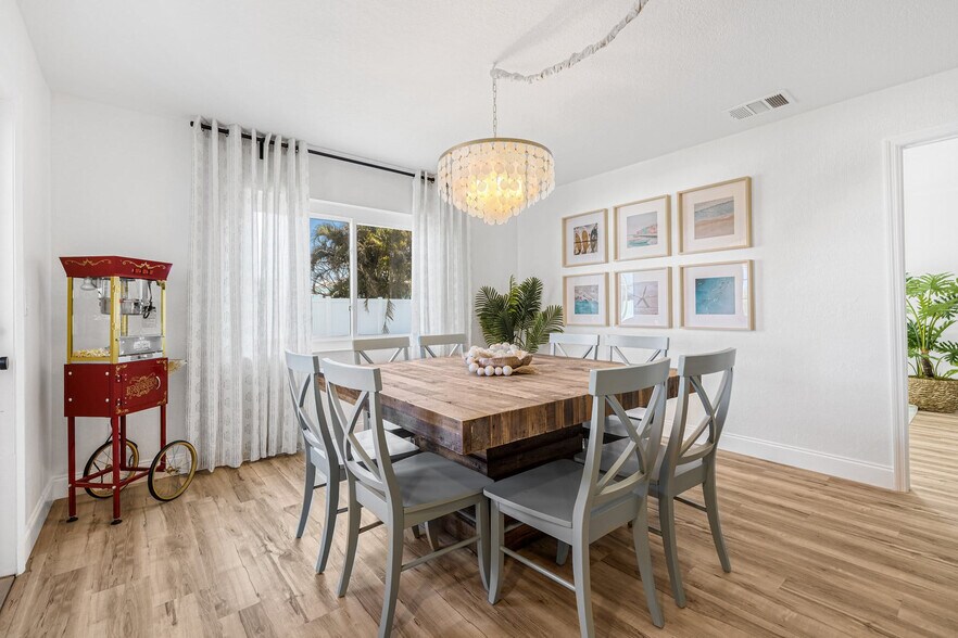 Building Photo - 7516 22nd Ave W