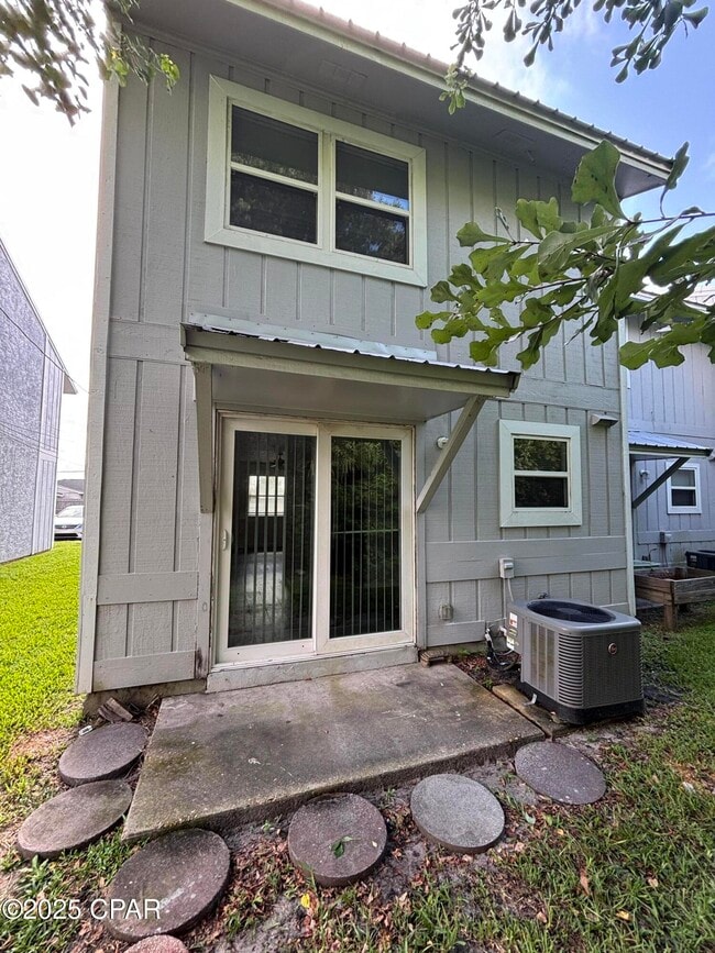 Building Photo - 1629 N James Ave