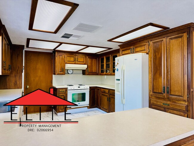 Building Photo - AVAILABLE NOW!