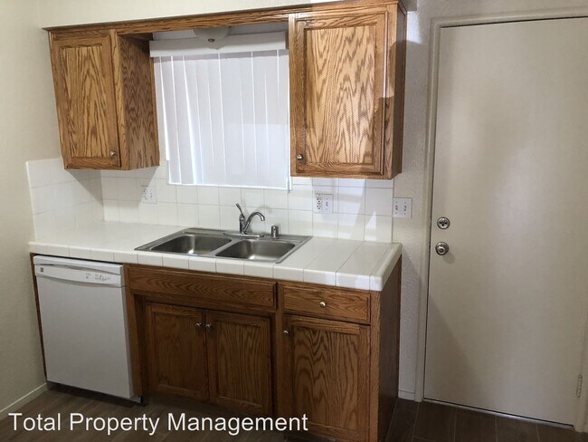 Building Photo - 2 br, 1 bath House - 3532 S. Woodland St.