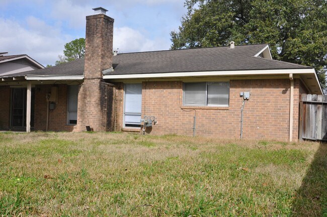 Building Photo - 16454 Hickory Knoll Dr
