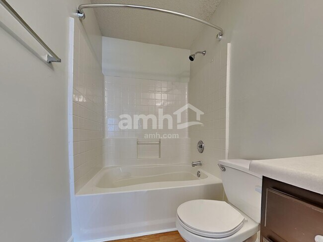 Building Photo - 1717 Beacon Valley Dr