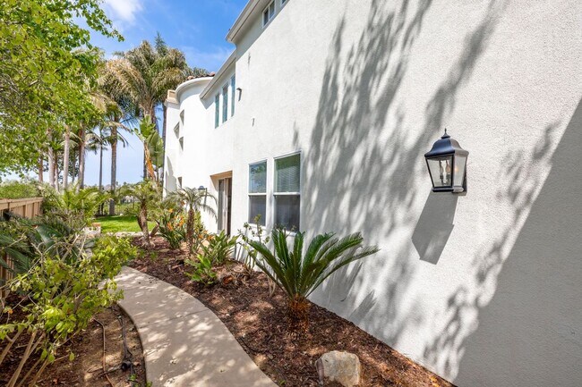 Building Photo - 6213 Paseo Privado