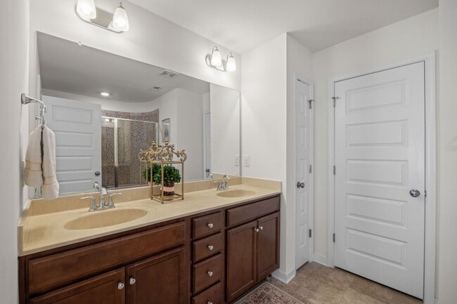 Building Photo - 2 Bedroom Townhome in Beautiful Magnolia G...