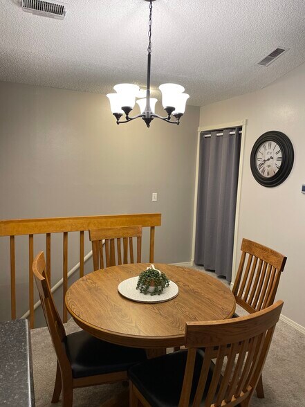 Building Photo - 2137 Troy Ct