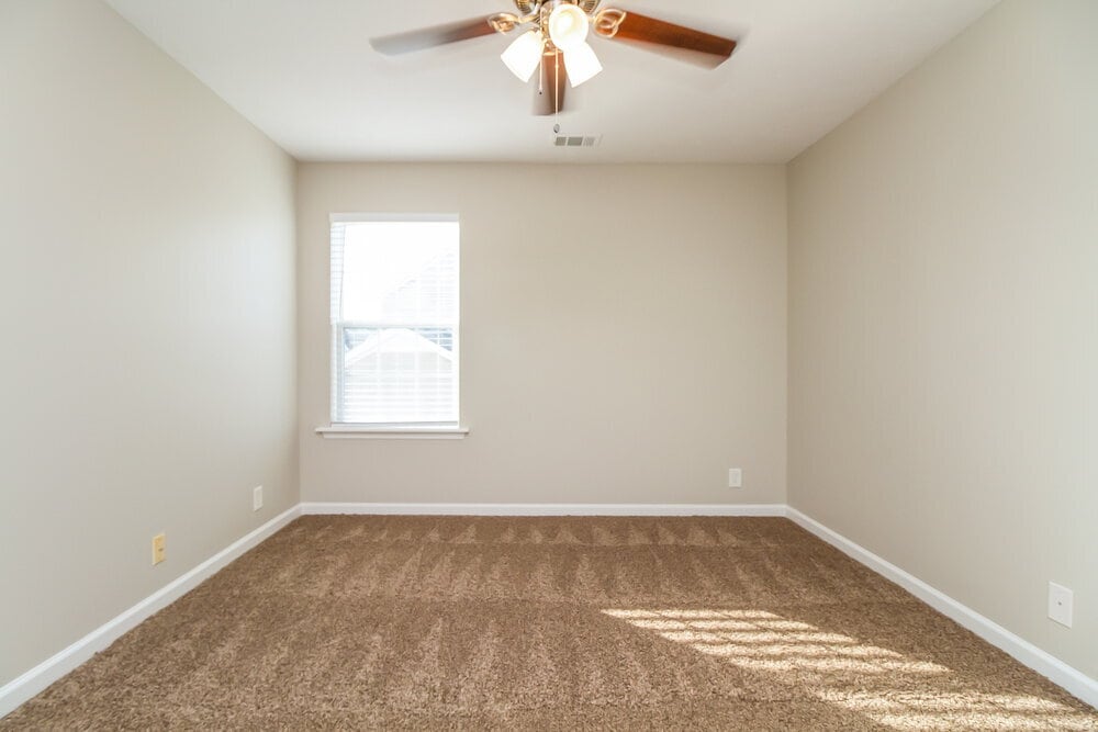 Building Photo - 913 Harvest Grove Dr