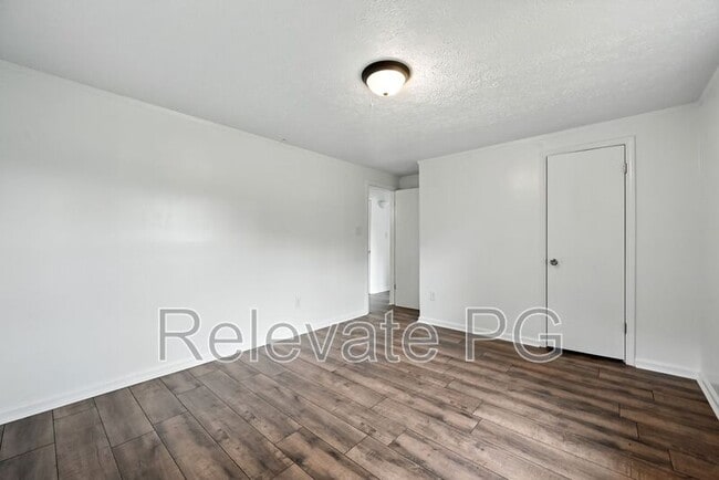 Building Photo - 6432 Maple Rd