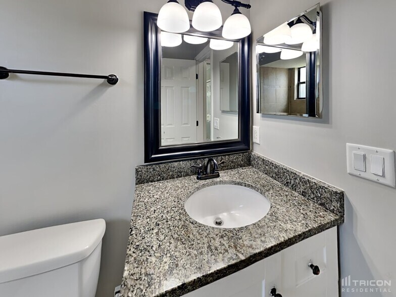 Building Photo - 13131 Leatherleaf Dr S