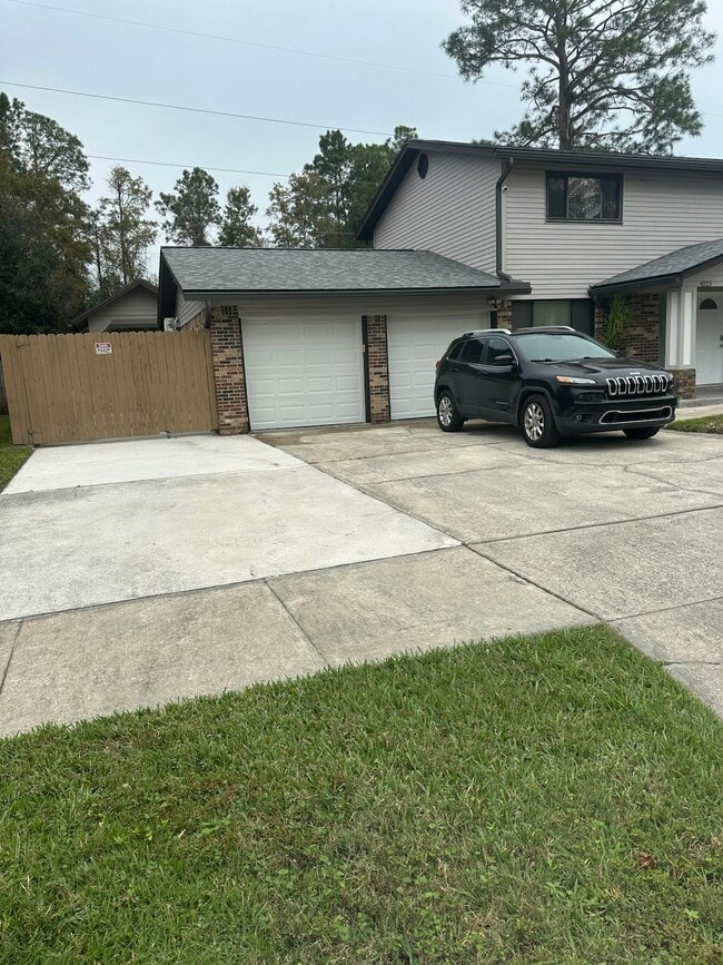 Building Photo - 4123 Lazy Hollow Ln N