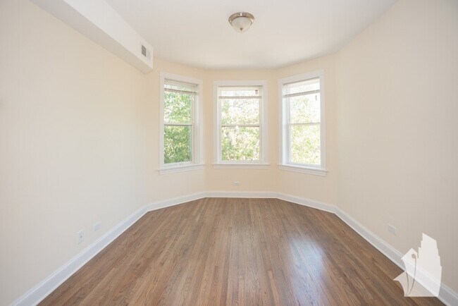 Building Photo - 2814.1 N Troy St