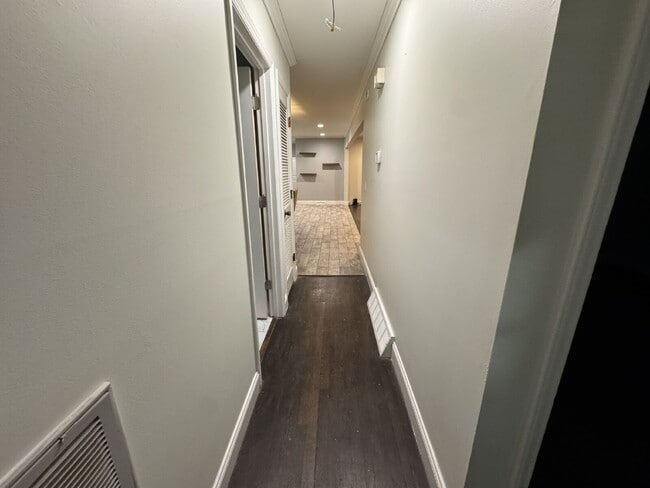 Building Photo - Updated home in Pendleton - Fenced in Yard (Pet Friendly)