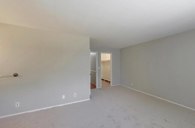 Building Photo - 6558 Crown Blvd