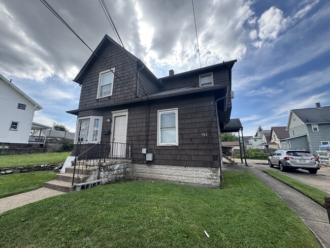 Building Photo - 911 Camden Ave SW