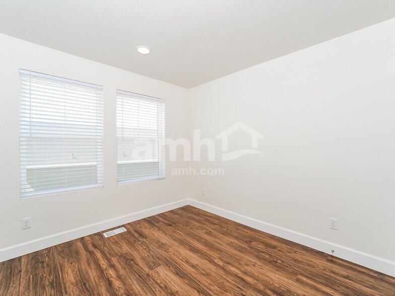 Building Photo - 6042 W South Jordan Pky