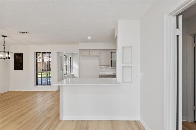 Building Photo - 20 Woody Creek Dr