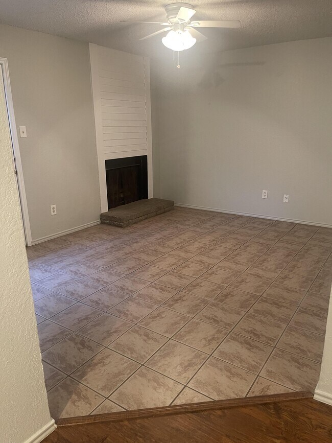 Building Photo - 929 NW Summercrest Blvd