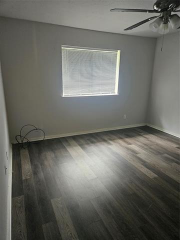 Building Photo - 534 Canary Ln