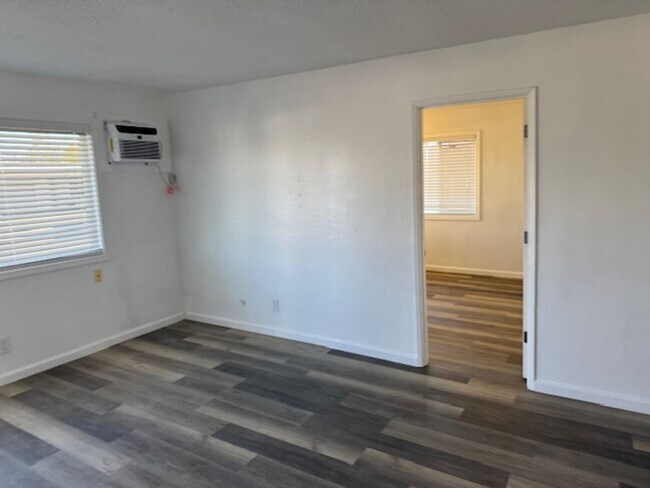 Building Photo - 624 Berrydale Ave