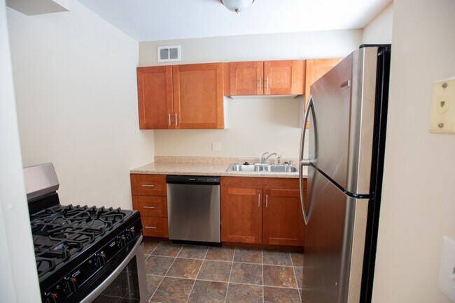 Building Photo - $1095 – 1 BR, 1 BA Apartment in Bayview - ...