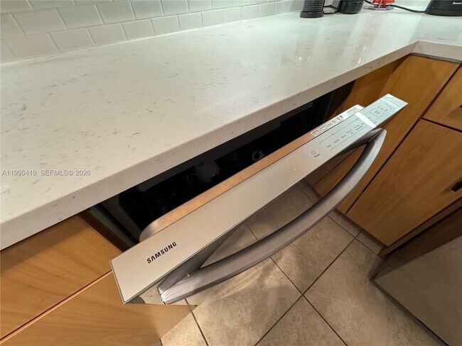 Building Photo - 7501 E Treasure Dr