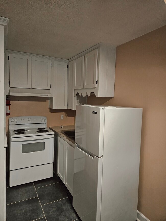 Building Photo - 4713 Evelyn Rd NW