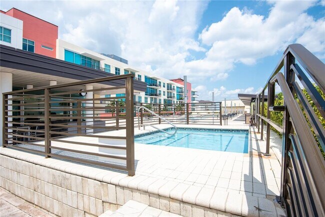 Building Photo - 1208 E Kennedy Blvd