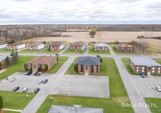 Building Photo - ROOMY 2-Bed Apartment in LOCKPORT