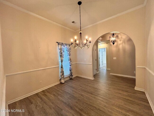 Building Photo - Beautiful brick home in sought-after Sandp...