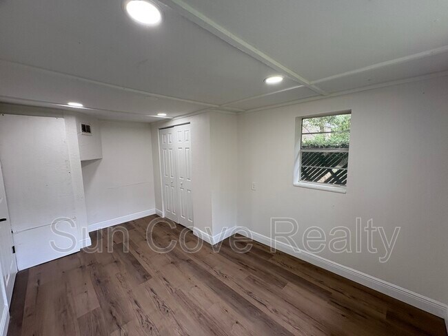 Building Photo - 807 E Genesee St