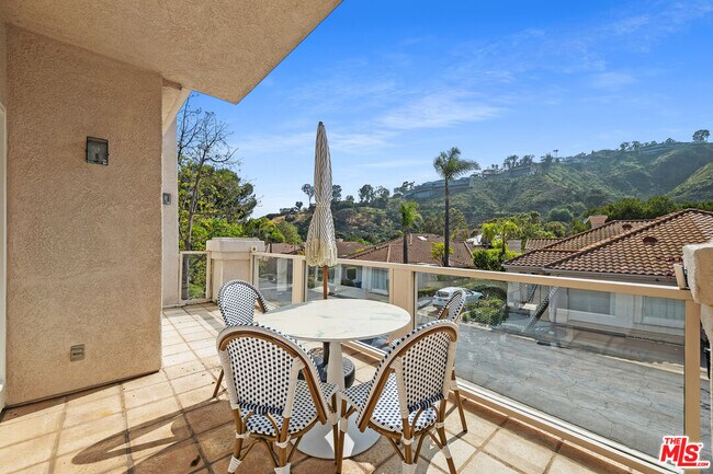 Building Photo - 622 Palisades Dr