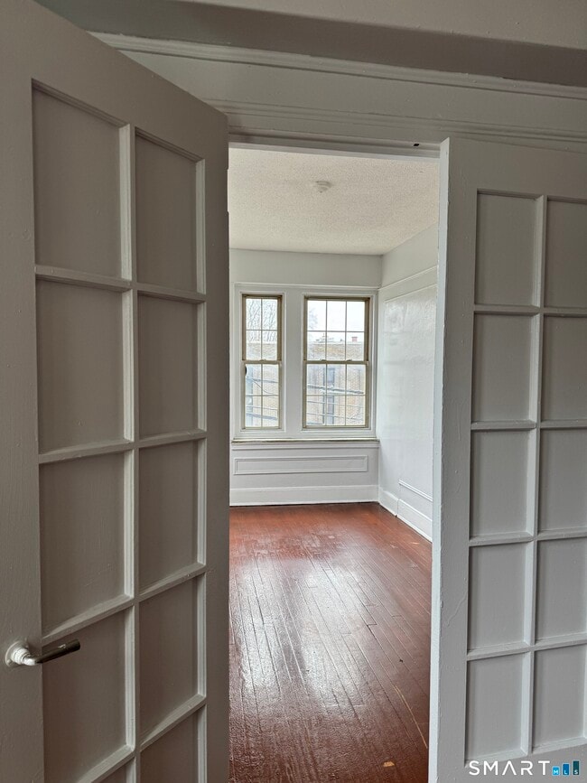 Building Photo - 144 Grove St