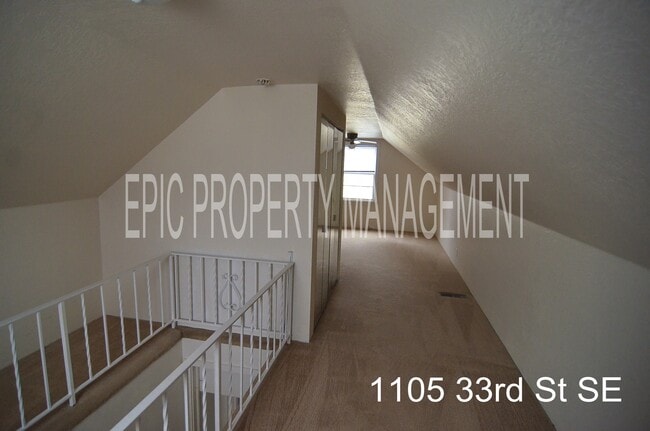 Building Photo - 1105 33rd St SE