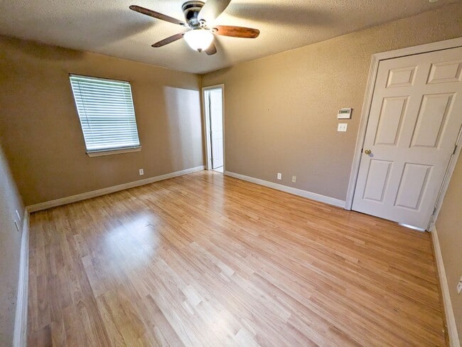 Building Photo - 5031 Simpson Ave