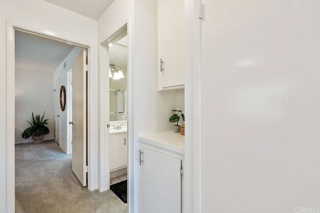 Building Photo - 2650 Altamira Dr