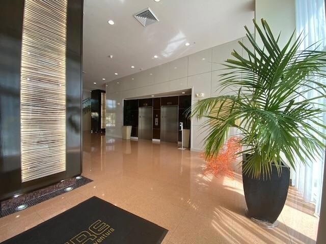 Building Photo - 2775 NE 187th St