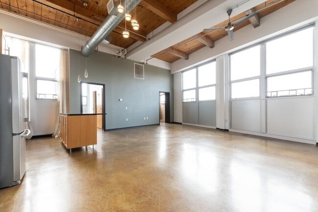 Building Photo - 118 Holmes St