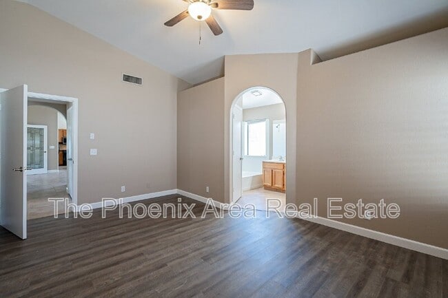 Building Photo - 6203 E Grandview St