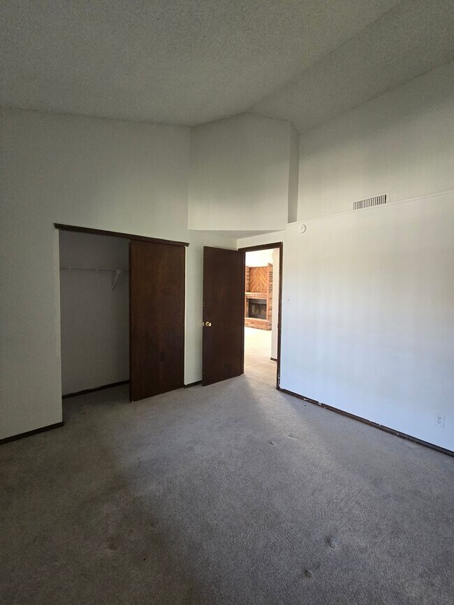 Building Photo - Northeast Home With Beautiful Mountain Views