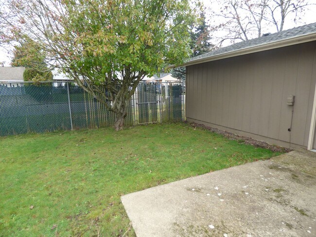 Building Photo - Rent Special!! 1/2 Off March Rent!