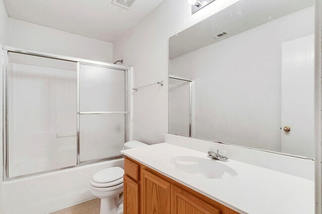 Building Photo - 721 Somerset Dr