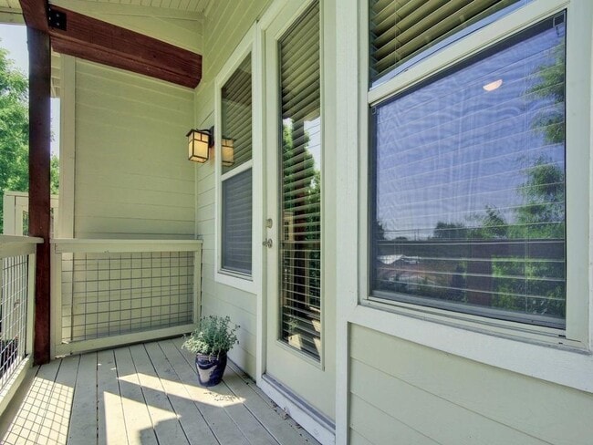 Building Photo - 2520 Bluebonnet Ln