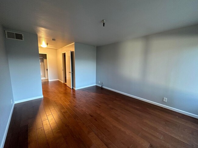 Building Photo - Great Condo for Rent Mountain View