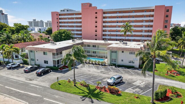 Building Photo - 1450 N Riverside Dr