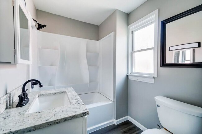 Building Photo - Updated 3 Bed 1 Bath in Price Hill!