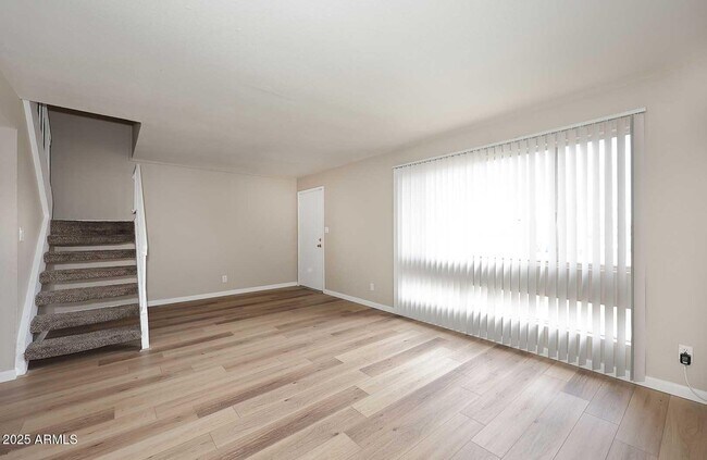 Building Photo - 944 S Valencia