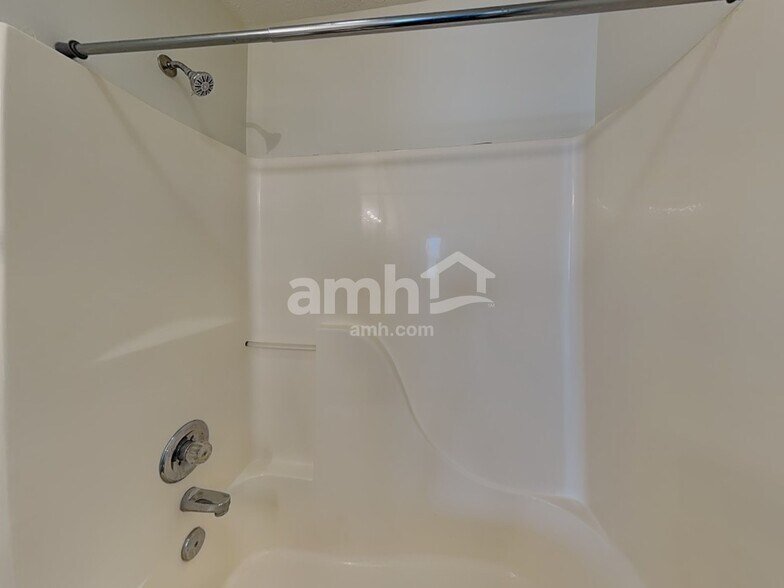 Building Photo - 2328 Salem Park Dr