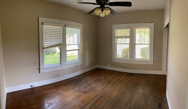 Bed 1 - 1628 4th Ave