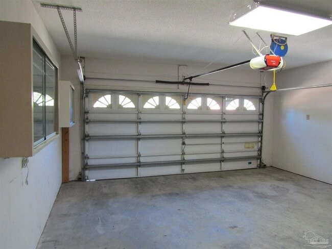 Building Photo - 5947 Grandview Dr