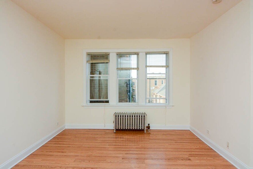 Building Photo - 2600 N Kimball Ave
